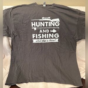 NWOT Gray Hunting and Fishing Graphic T-Shirt